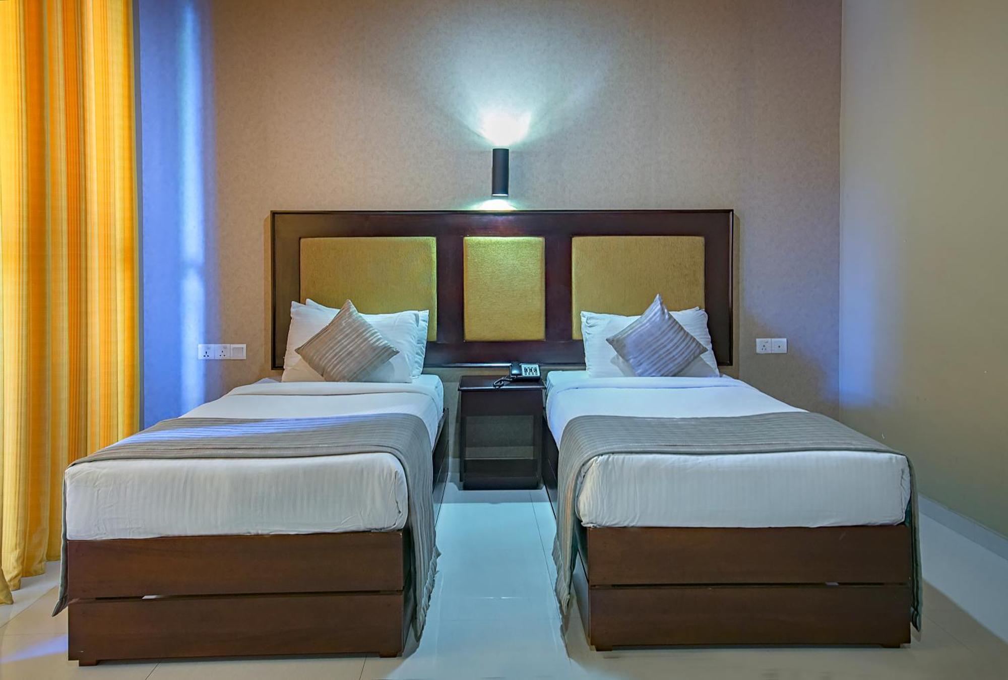 The Full Moon Hotel Katunayake Exterior photo
