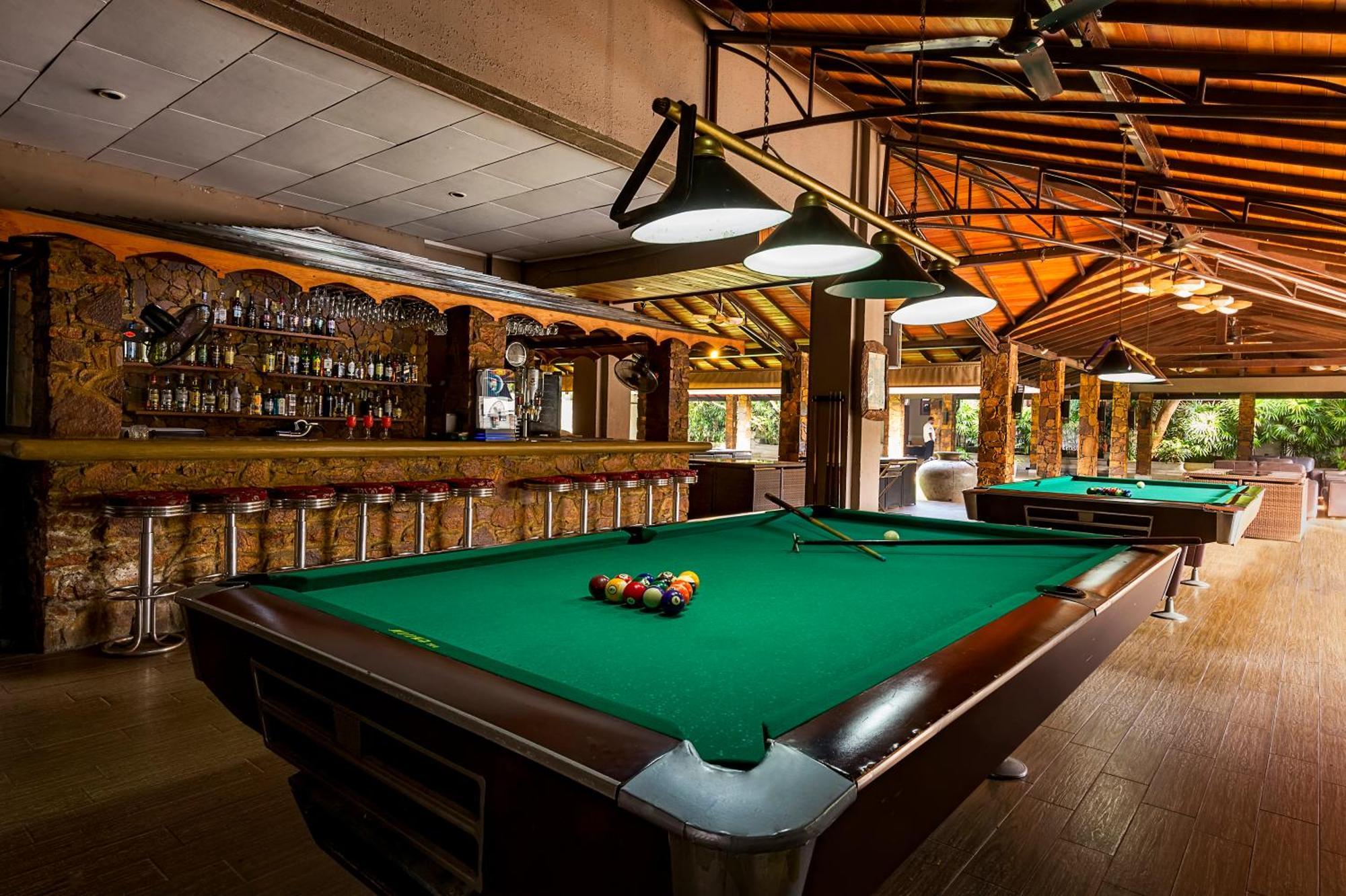 The Full Moon Hotel Katunayake Exterior photo