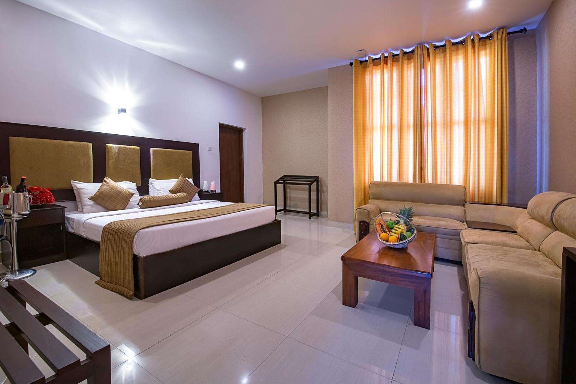 The Full Moon Hotel Katunayake Exterior photo