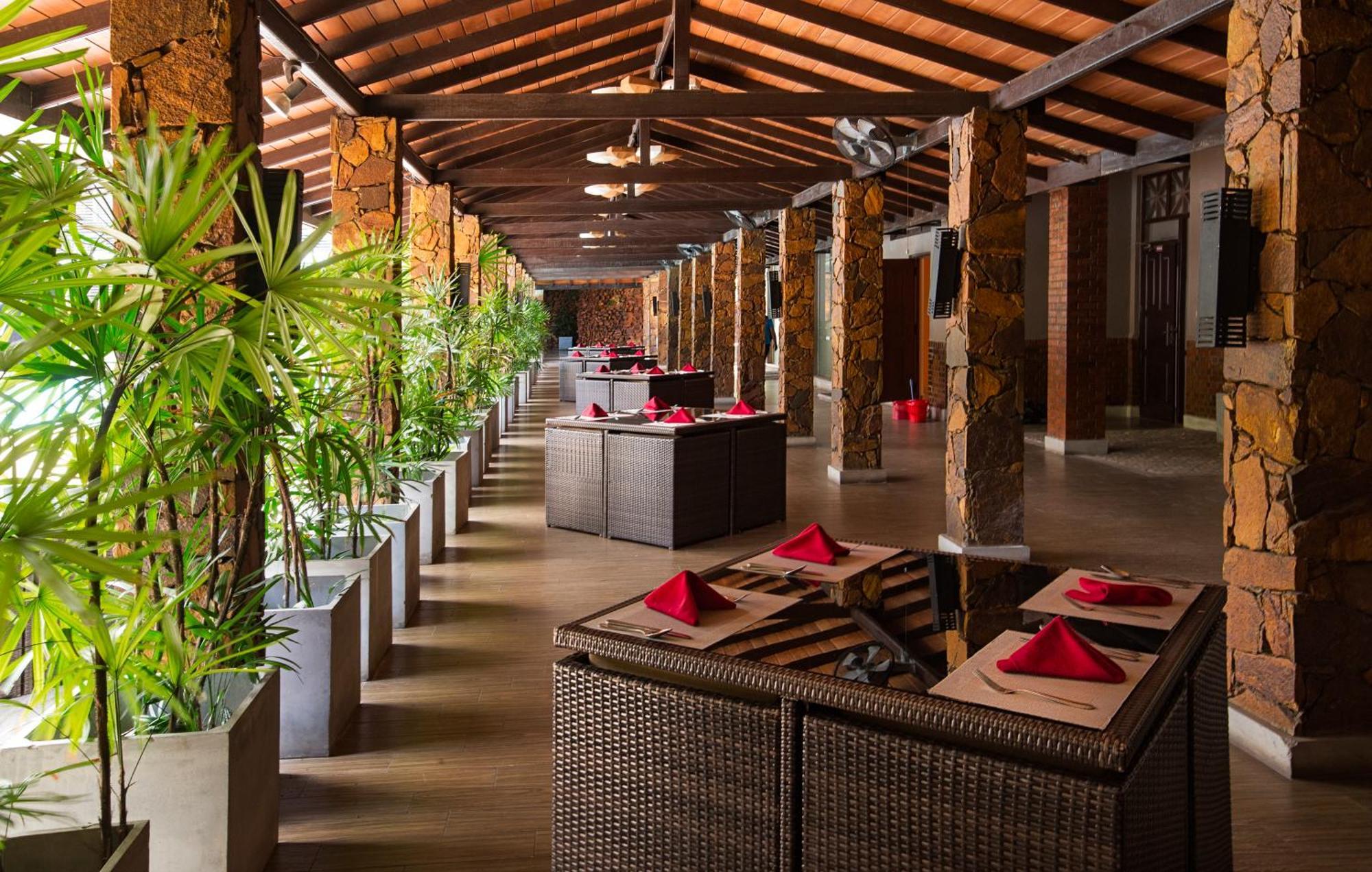 The Full Moon Hotel Katunayake Exterior photo