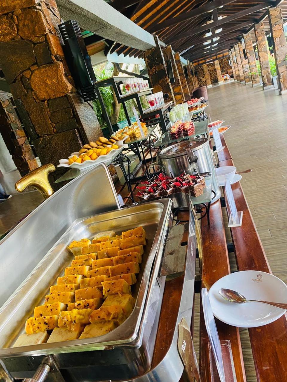 The Full Moon Hotel Katunayake Exterior photo