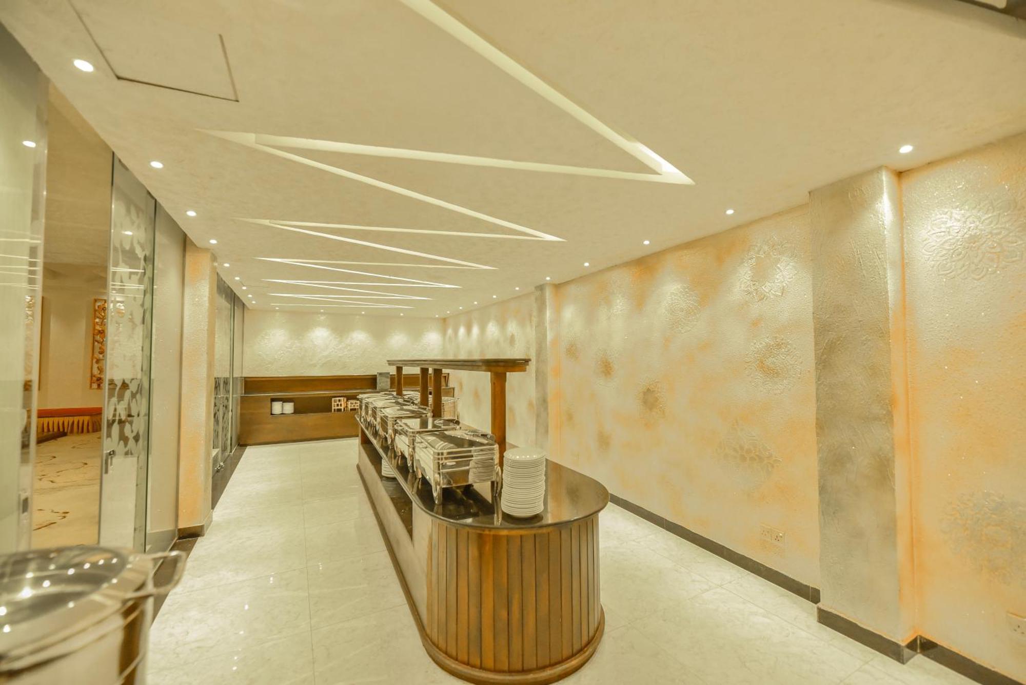 The Full Moon Hotel Katunayake Exterior photo