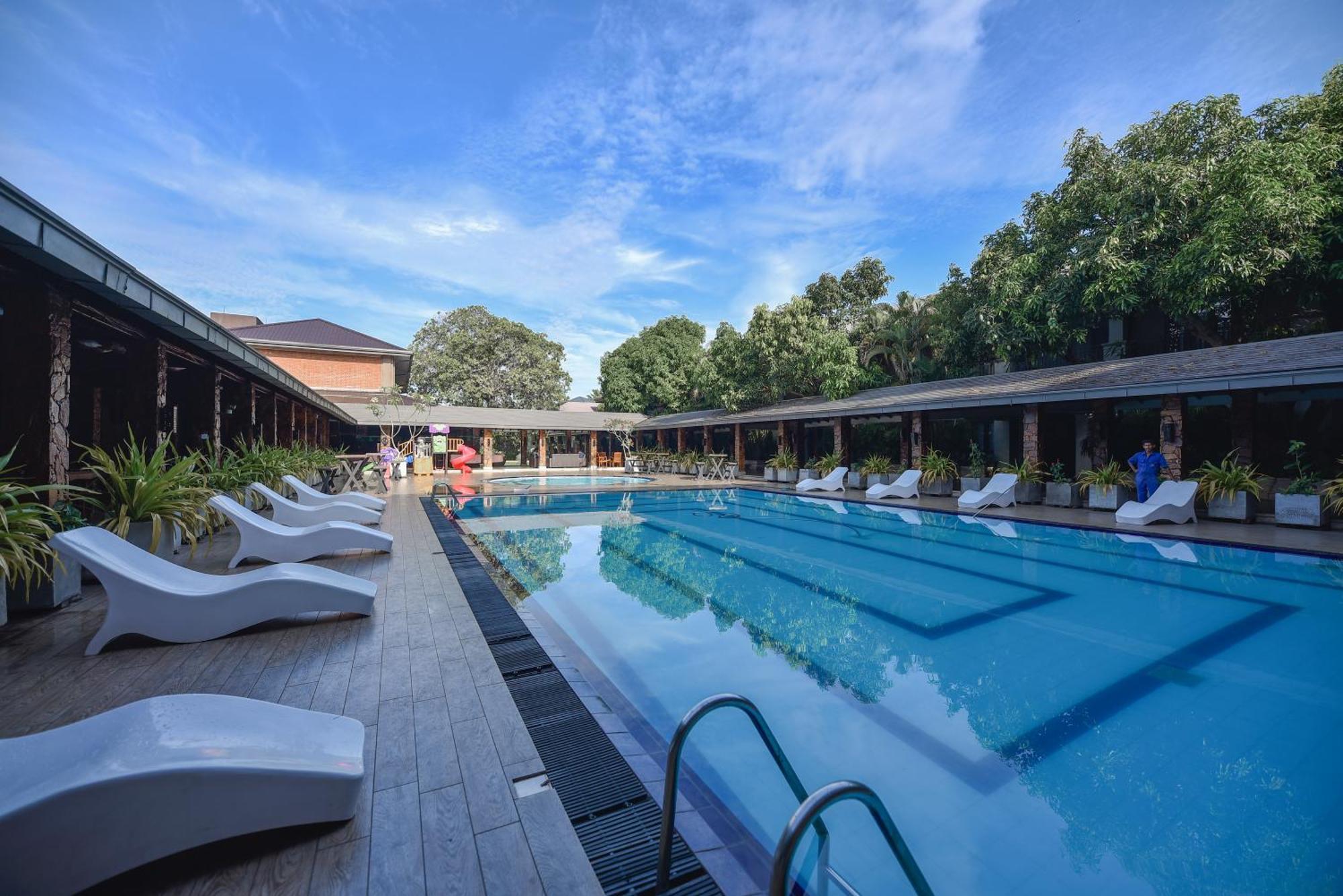 The Full Moon Hotel Katunayake Exterior photo